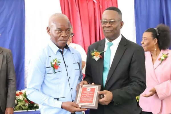 Haïti: Le MENFP honore une vingtaine d’enseignants pour services rendus à la Nation