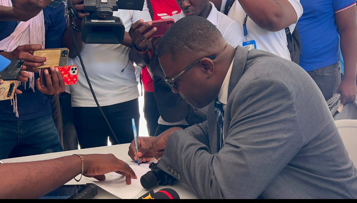 Élection 2026: Me Caleb Jean-Baptiste s’inscrit sur les listes électorales et se positionne pour les sénatoriales dans l’Ouest